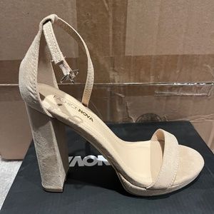 Fashion nova nude heels size 7